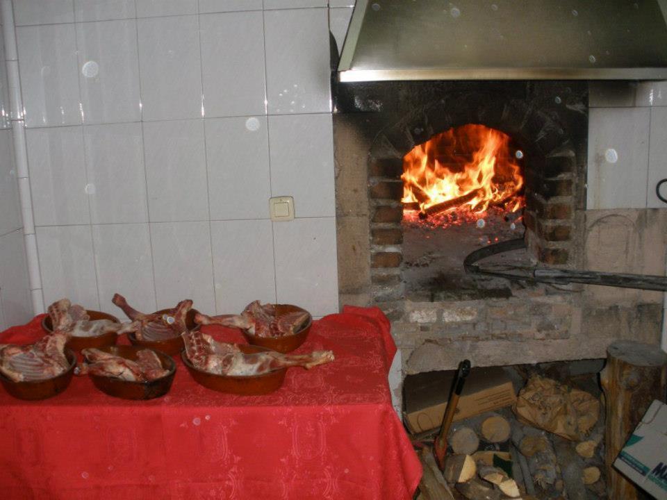 Hostal Restaurante Villa De Sepulveda Luaran gambar
