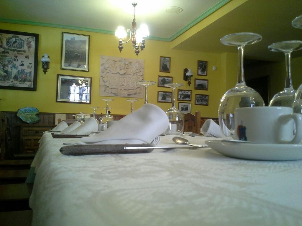 Hostal Restaurante Villa De Sepulveda Luaran gambar