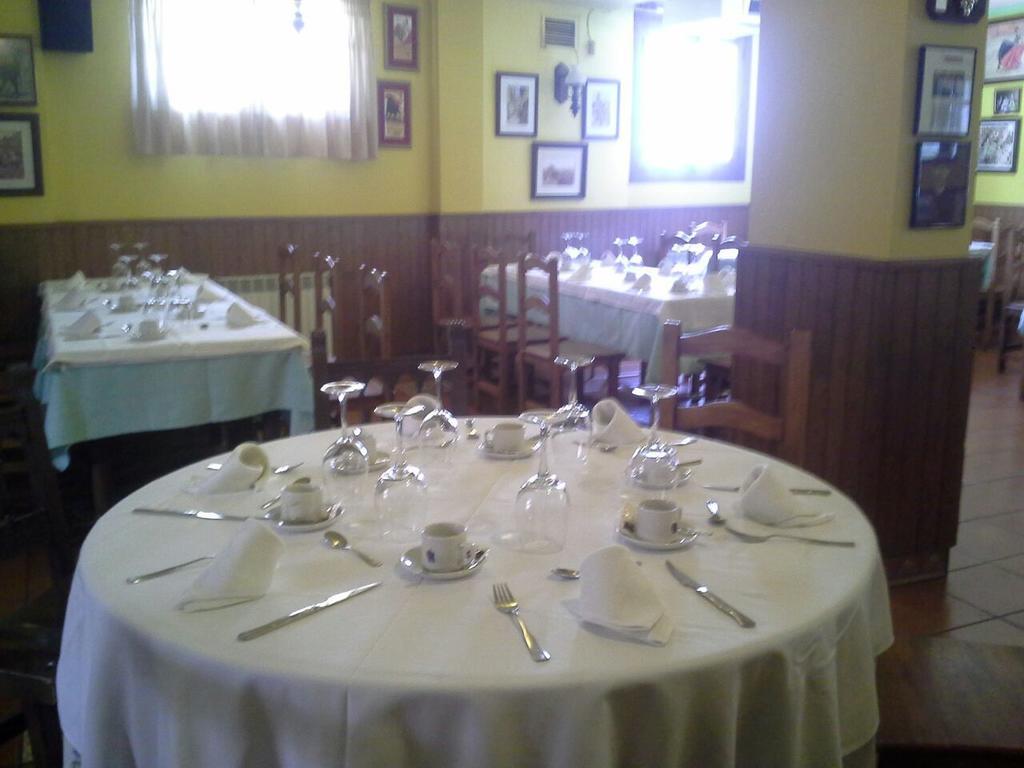 Hostal Restaurante Villa De Sepulveda Luaran gambar
