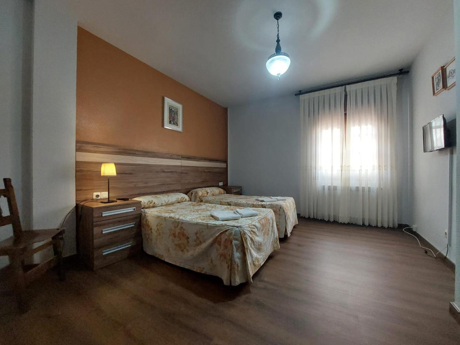 Hostal Restaurante Villa De Sepulveda Luaran gambar