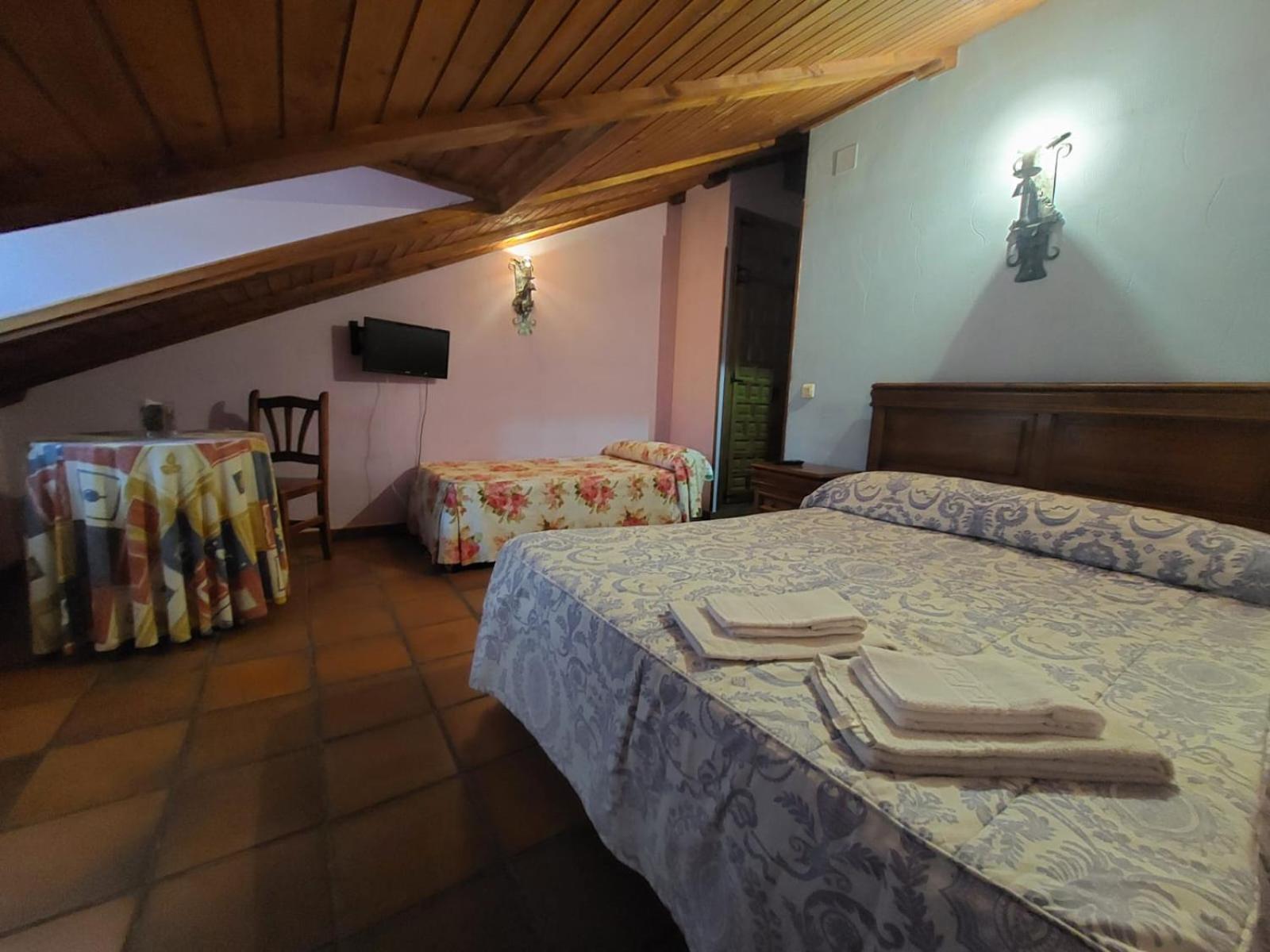 Hostal Restaurante Villa De Sepulveda Luaran gambar